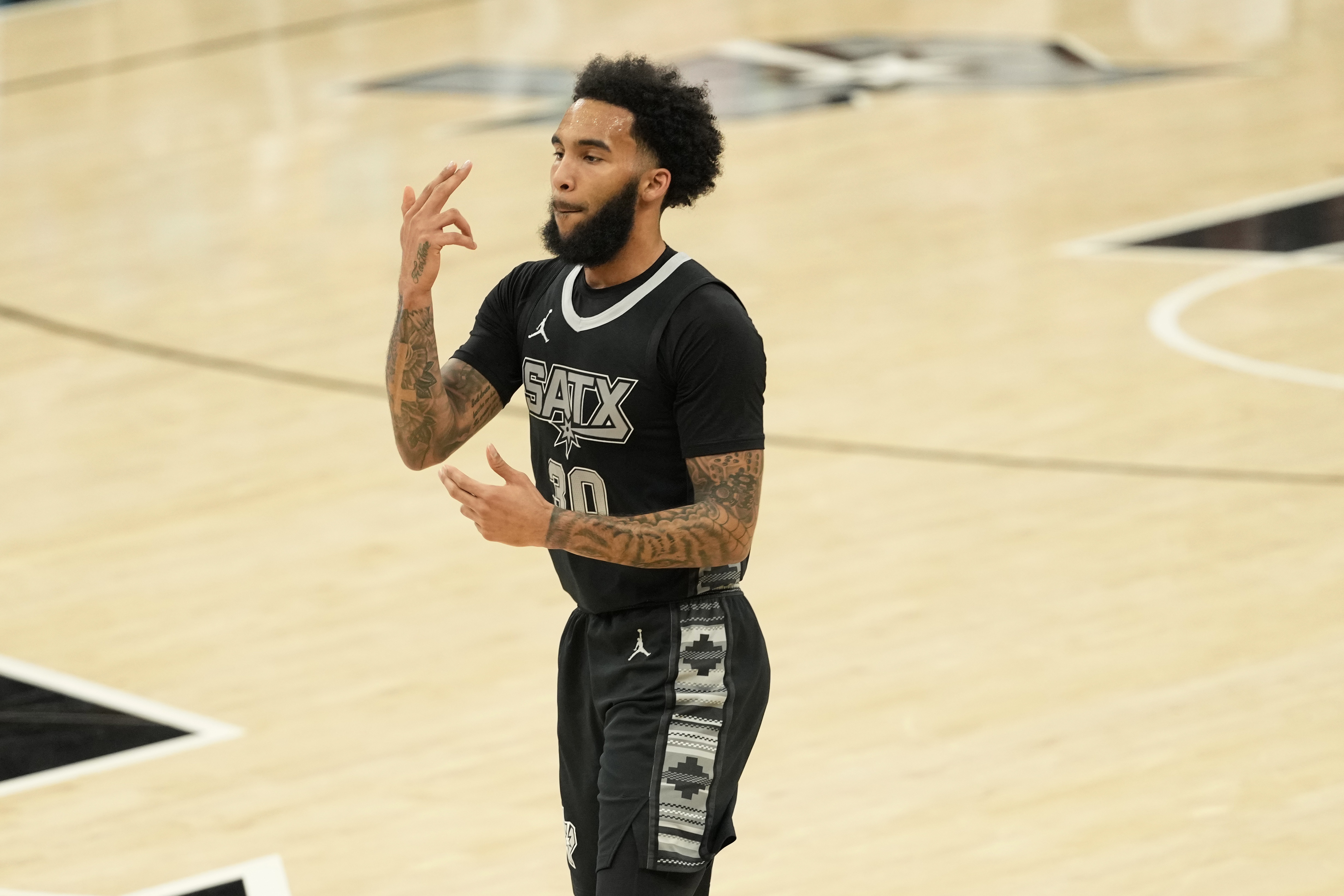 云体育入口-空砍27分!尚帕尼:我们要找出能创造出空位的方法