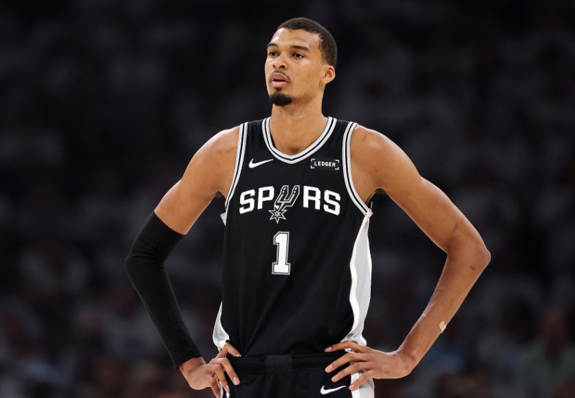 开云app-逃过罚款!NBA官方口头警告文班亚马 因天王山后拒绝采访